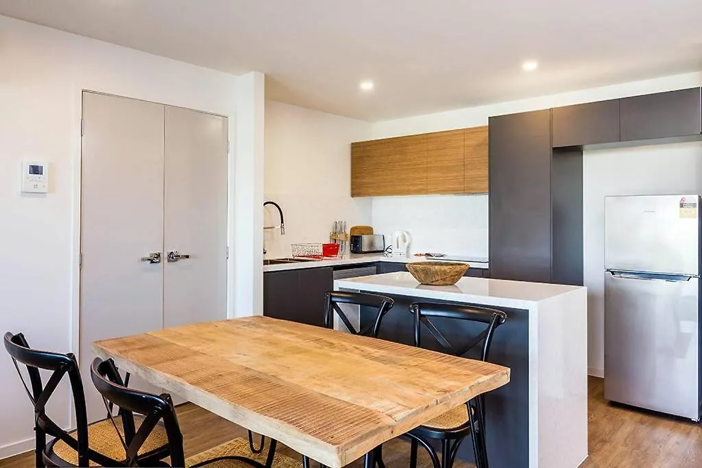 Slick 1 Bedroom + Carpark Apartment - Walk To City Brisbane